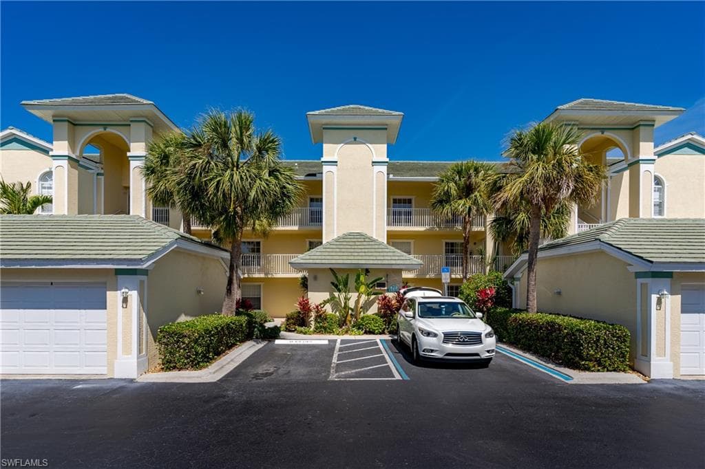 15505 Cedarwood LN 104 NAPLES, FL 34110