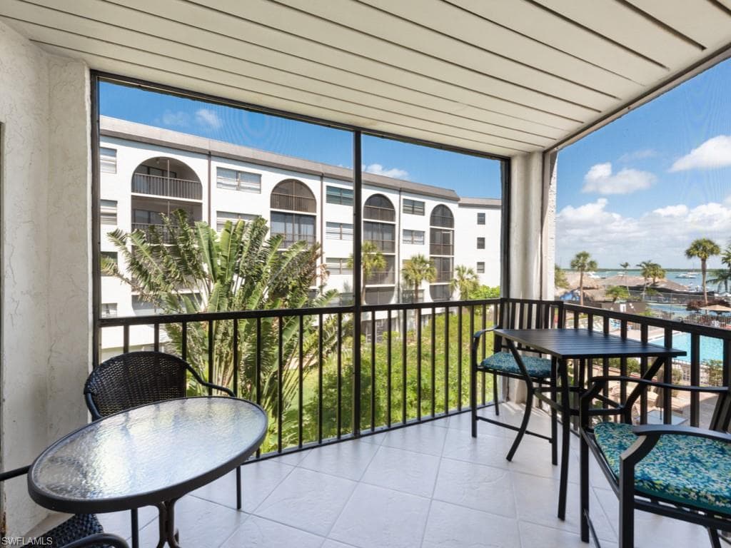1011 Anglers CV H-305 MARCO ISLAND, FL 34145