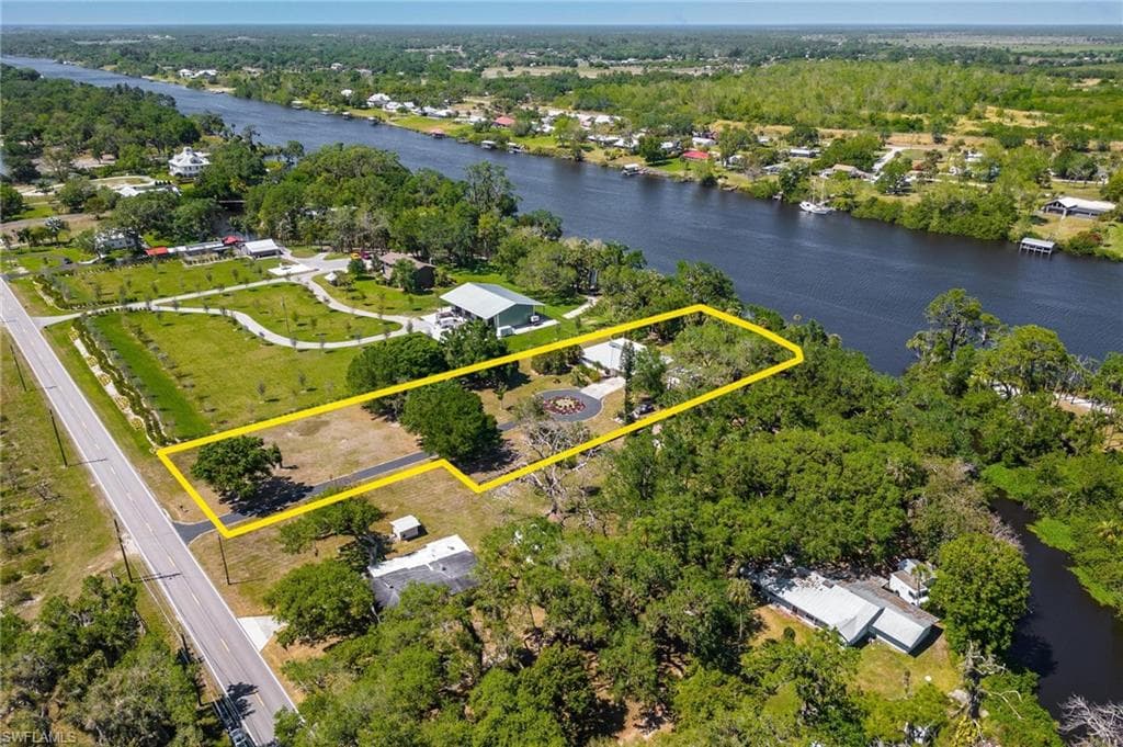 3050 Fort Denaud RD LABELLE, FL 33935