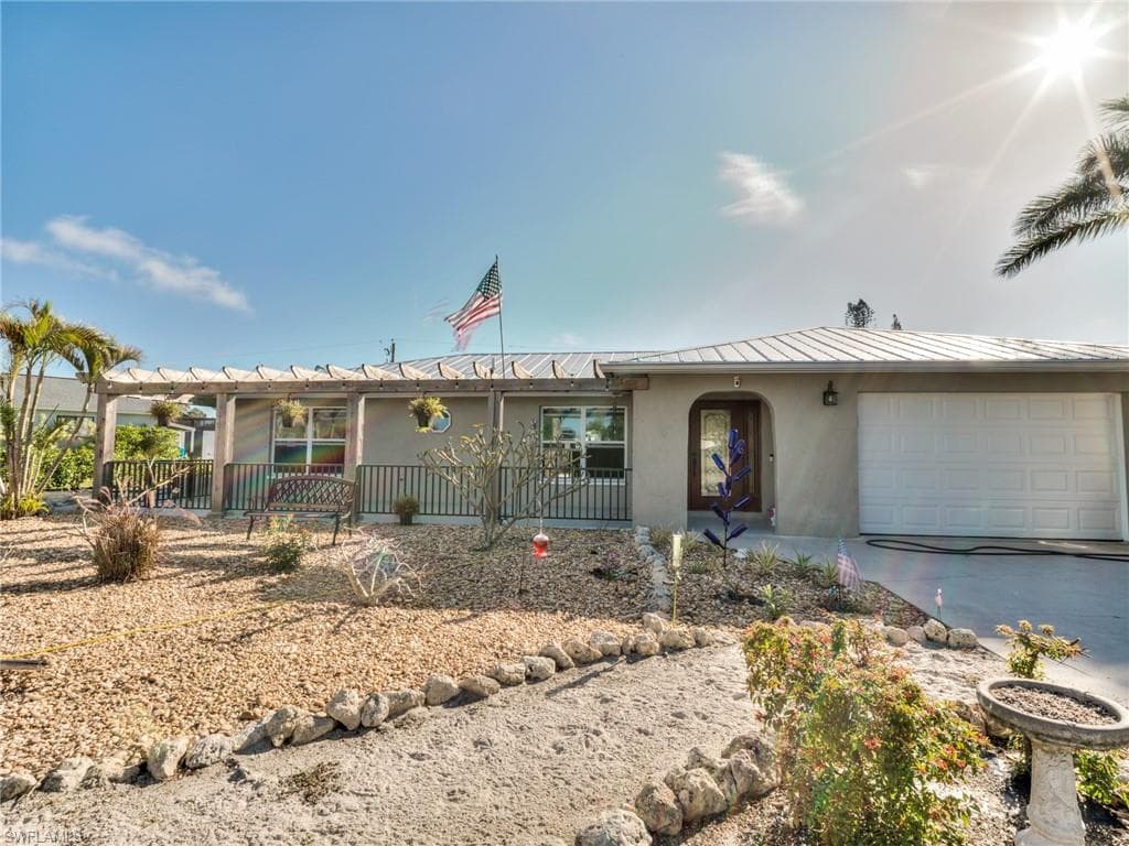 20621 Coconut DR ESTERO, FL 33928