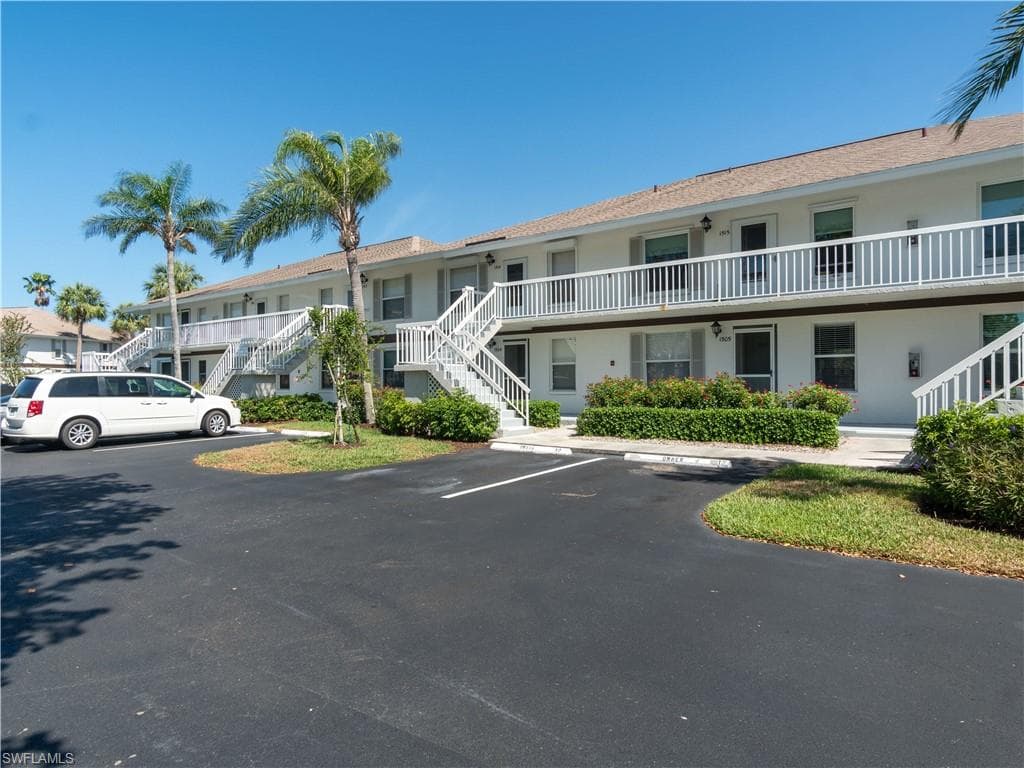 1355 Mainsail DR 1504 NAPLES, FL 34114