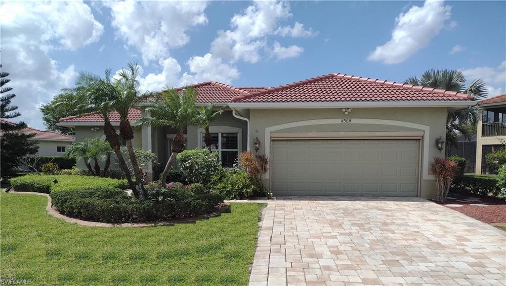 4569 Fairloop RUN LEHIGH ACRES, FL 33973