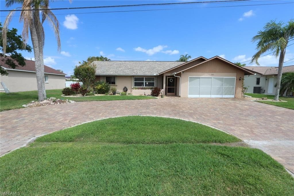 401 SE 8th TER CAPE CORAL, FL 33990