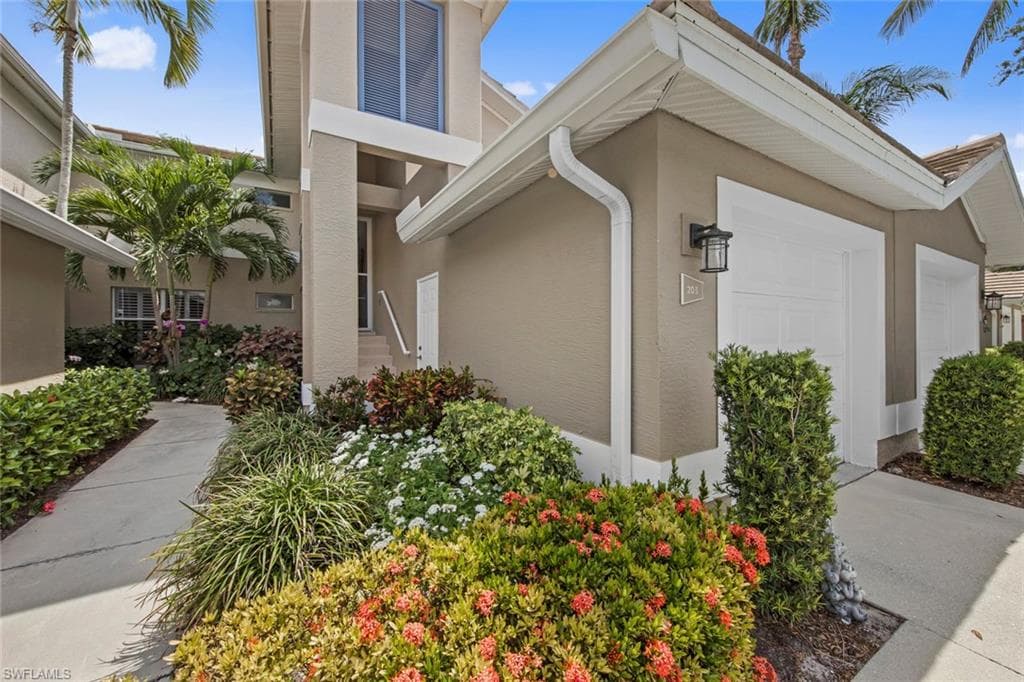 800 Carrick Bend CIR 203 NAPLES, FL 34110