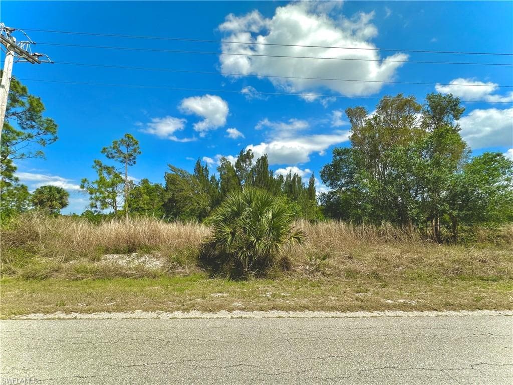 220 Moore AVE LEHIGH ACRES, FL 33936