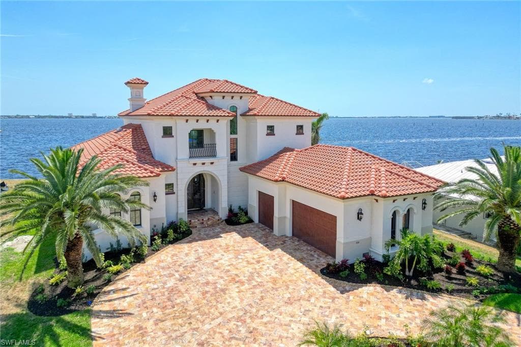 614 Coral DR CAPE CORAL, FL 33904
