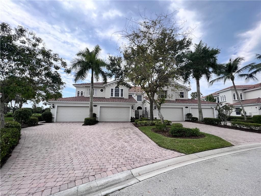9050 Cascada WAY 201 NAPLES, FL 34114
