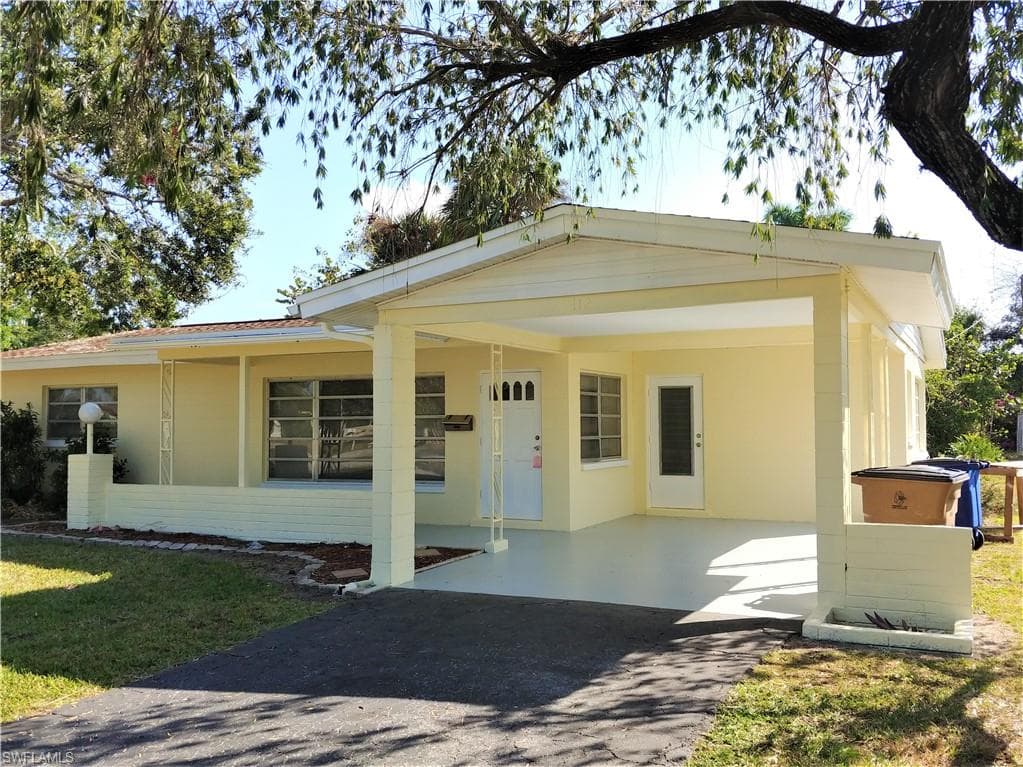 112 Clayton AVE LEHIGH ACRES, FL 33936