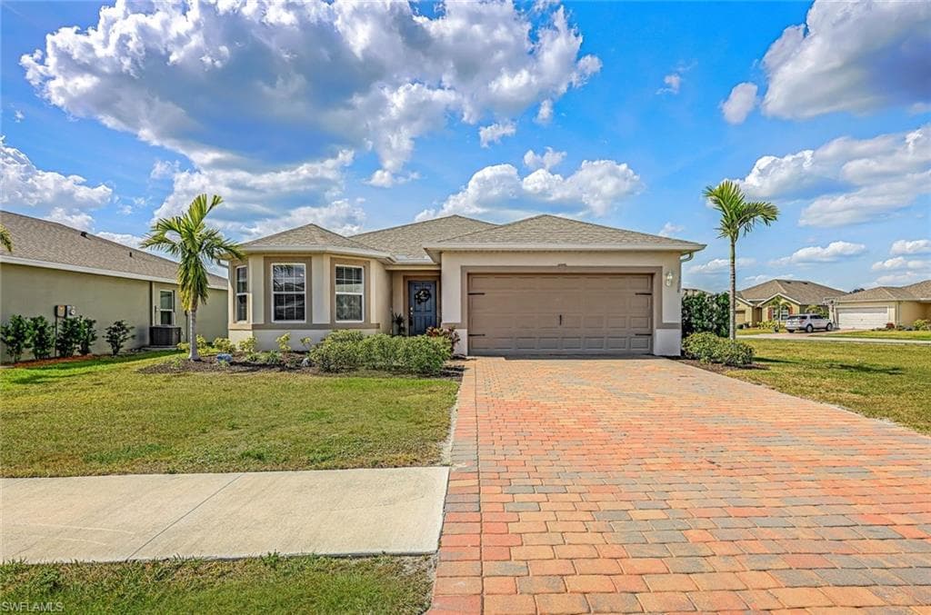 3208 Estancia LN CAPE CORAL, FL 33909