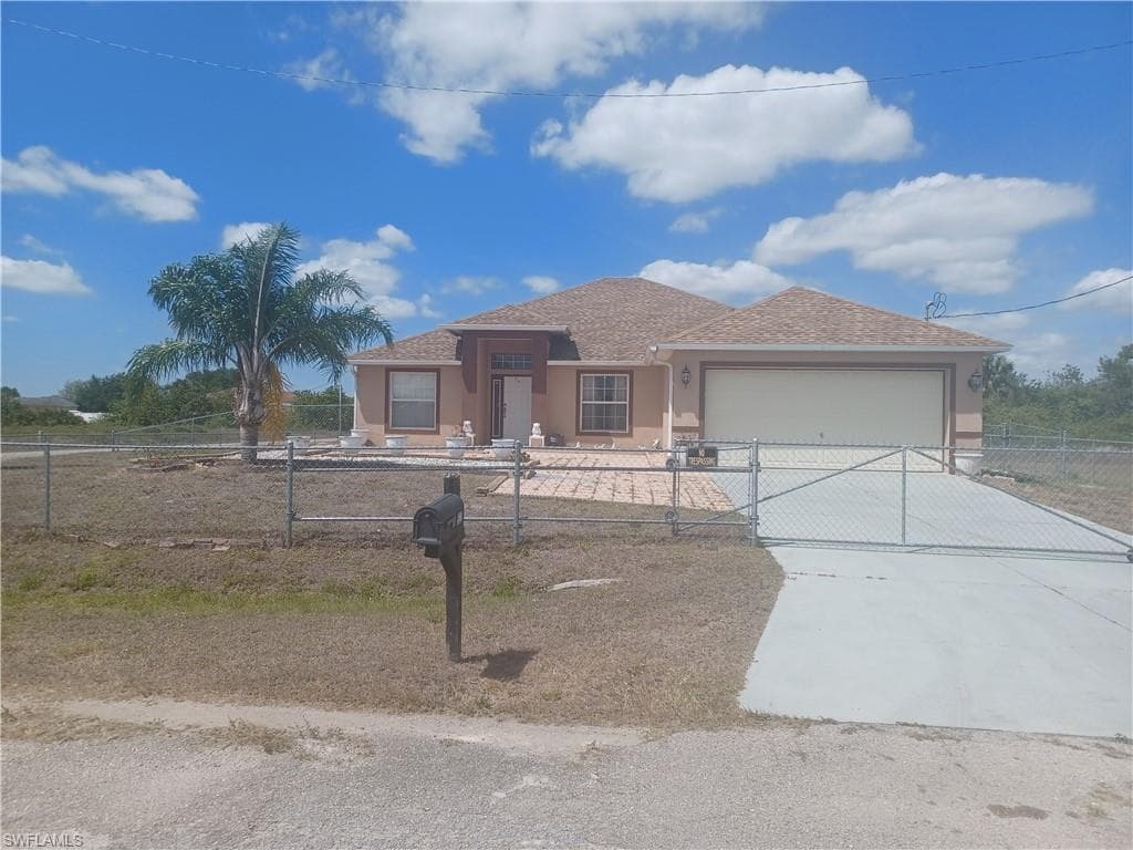922 Mildred AVE S LEHIGH ACRES, FL 33974