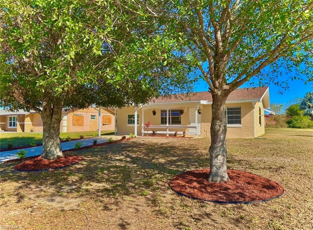 400 Cactus CIR LEHIGH ACRES, FL 33936