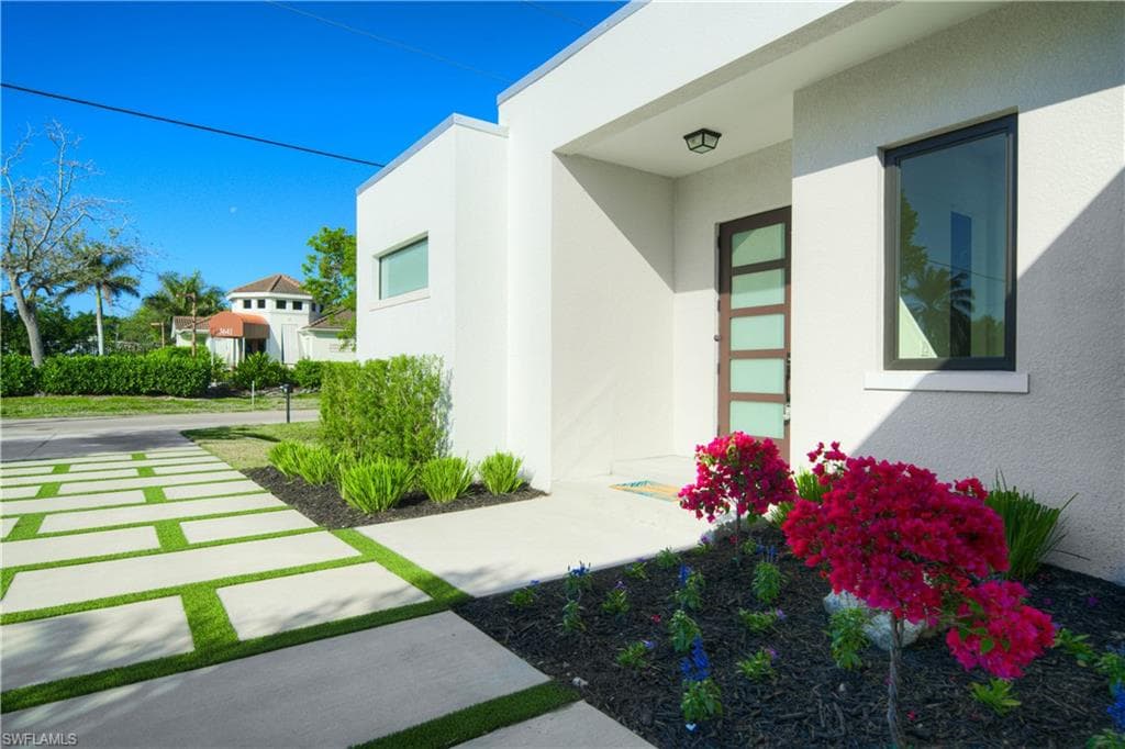 3620 10th ST N NAPLES, FL 34103