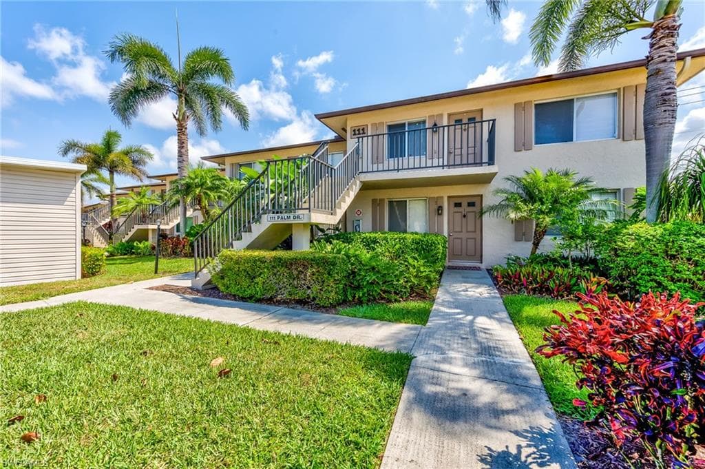 111 Palm DR 2854 NAPLES, FL 34112