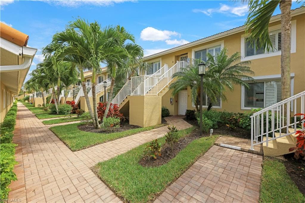 2386 Magnolia AVE 7808 NAPLES, FL 34112