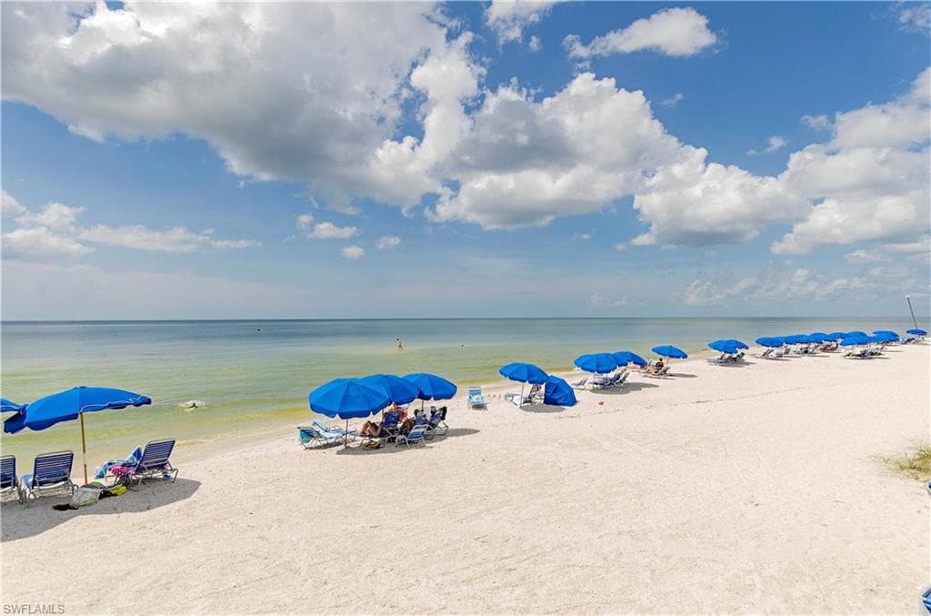 709 Bob White LN NAPLES, FL 34108