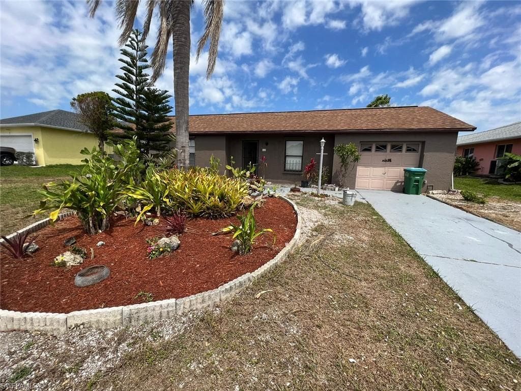 1307 SW 43rd LN CAPE CORAL, FL 33914