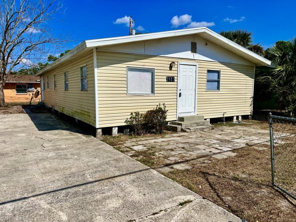 1815 Henderson AVE FORT MYERS, FL 33916