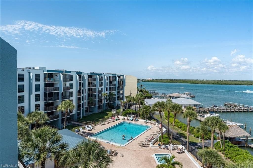 1085 Bald Eagle DR E605 MARCO ISLAND, FL 34145