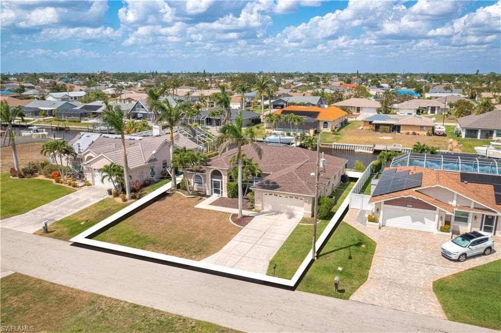 2207 SE 10th LN CAPE CORAL, FL 33990