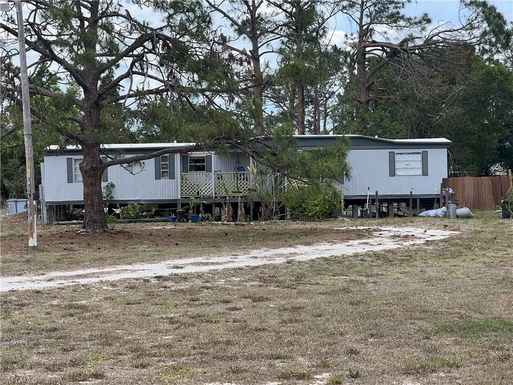 8000 Breeze DR NORTH FORT MYERS, FL 33917