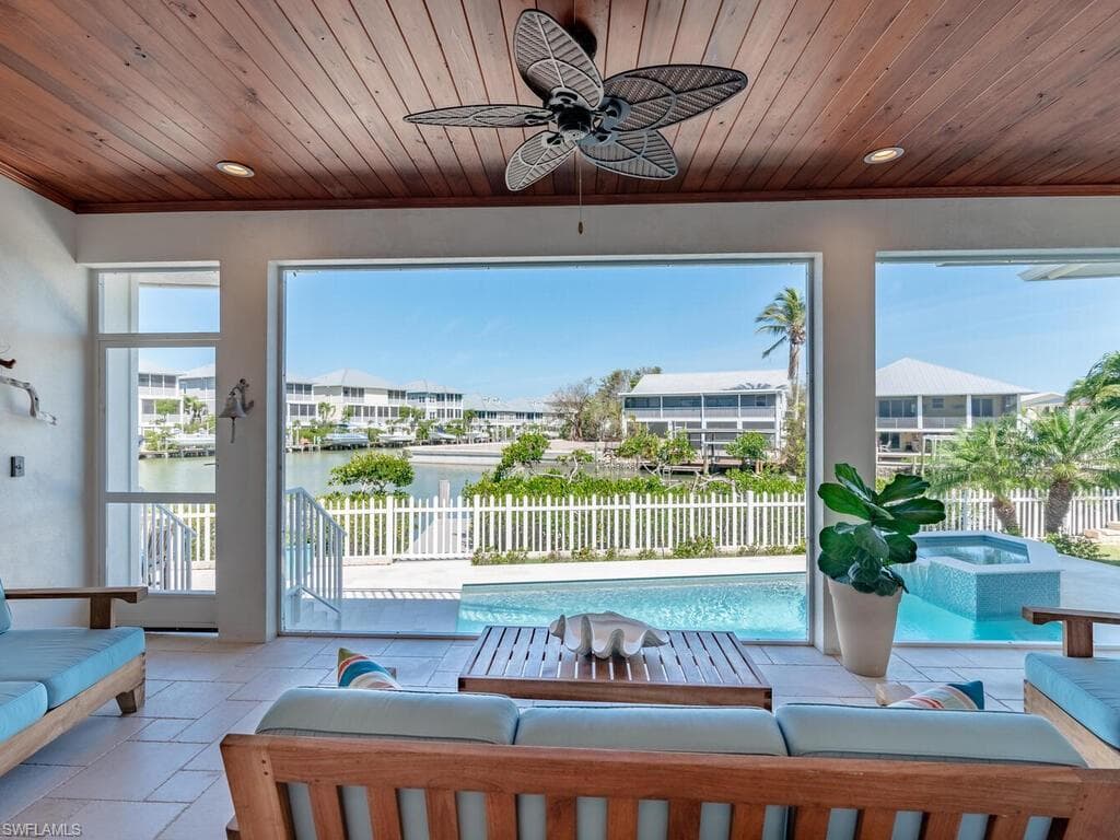 687 Palm AVE GOODLAND, FL 34140