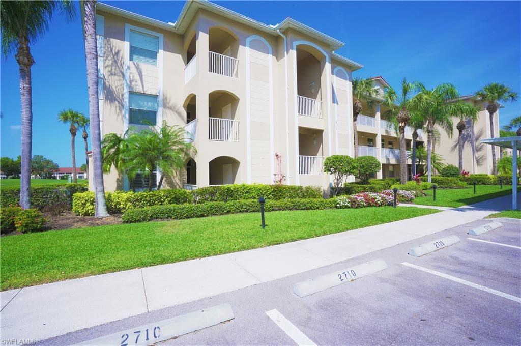 2710 Cypress Trace CIR 3033 NAPLES, FL 34119