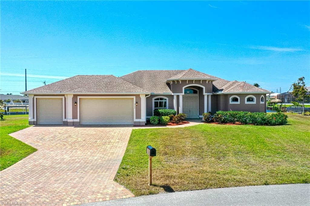934 SW 47th ST CAPE CORAL, FL 33914