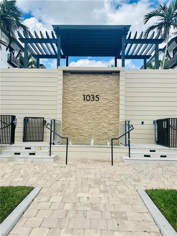 1035 3rd AVE S 521 NAPLES, FL 34102