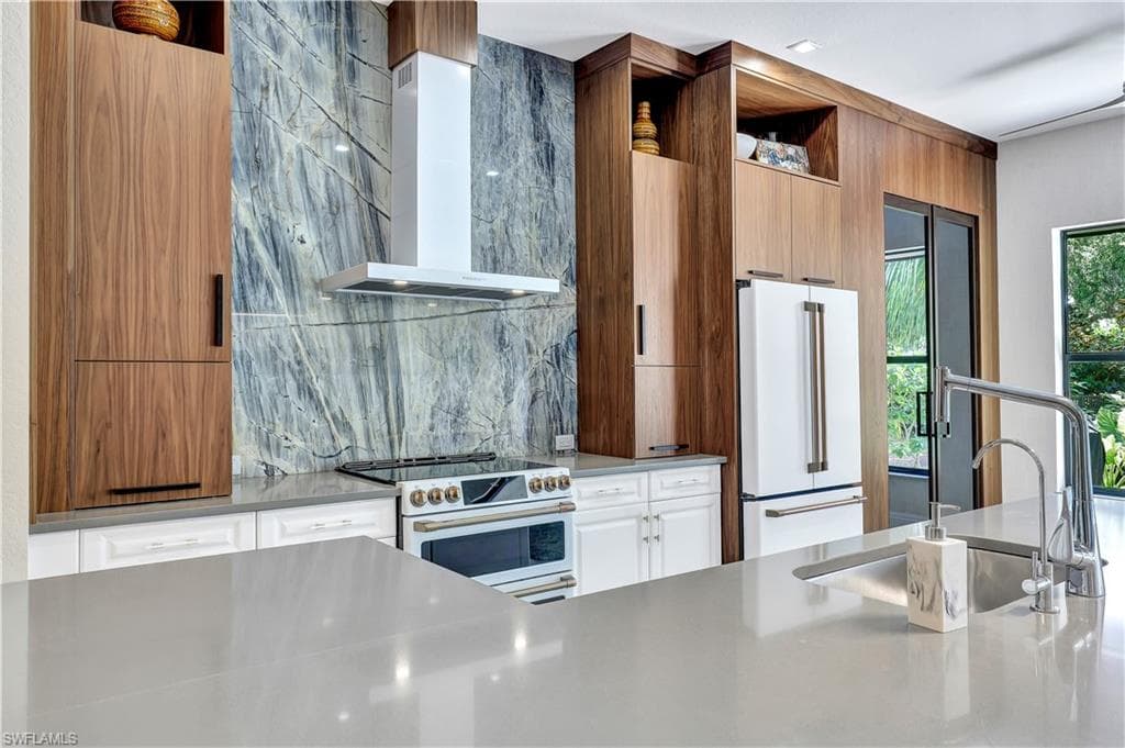 13772 Luna DR NAPLES, FL 34109