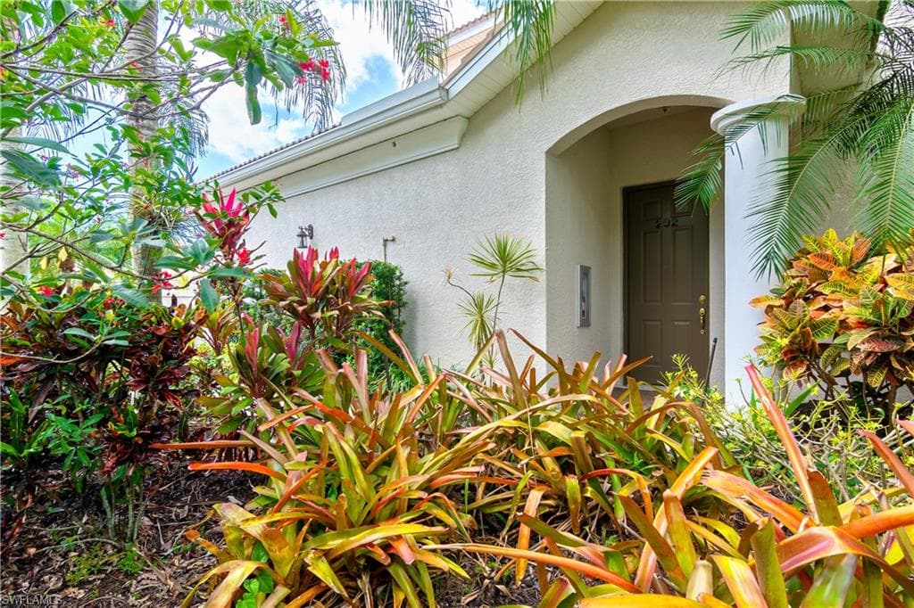 4956 Shaker Heights CT 202 NAPLES, FL 34112