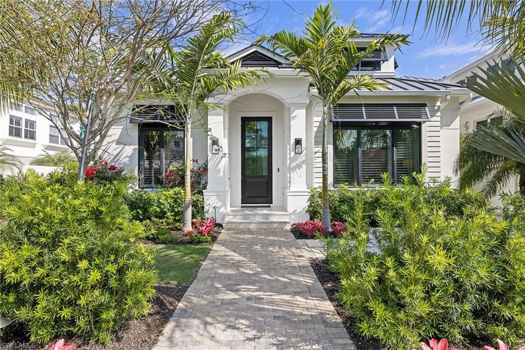 535 2nd AVE S NAPLES, FL 34102