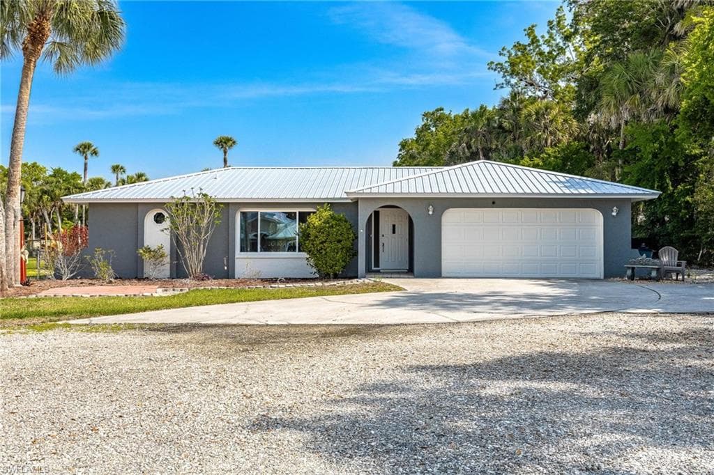 1708 Caloosa Estates CT LABELLE, FL 33935