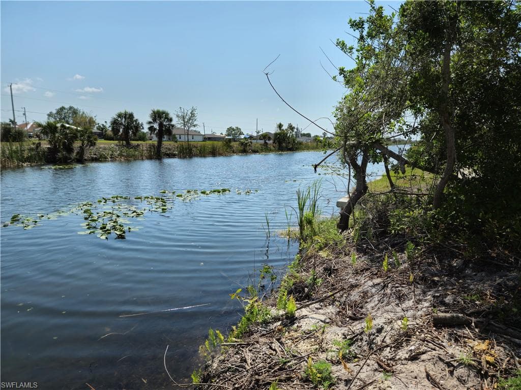 2520 NW 6th TER CAPE CORAL, FL 33993