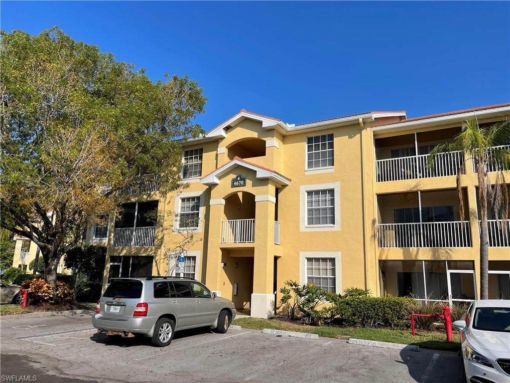 4670 Saint Croix LN 615 NAPLES, FL 34109