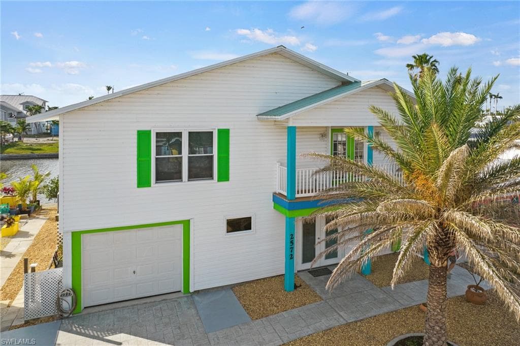 2572 2nd ST MATLACHA, FL 33993