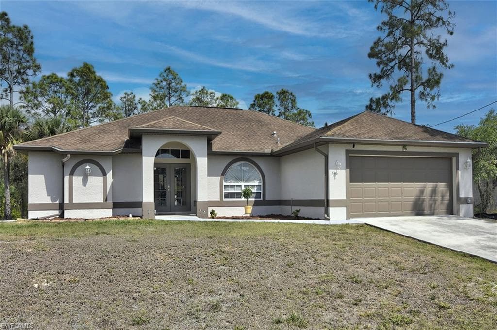 806 Calvin AVE LEHIGH ACRES, FL 33972