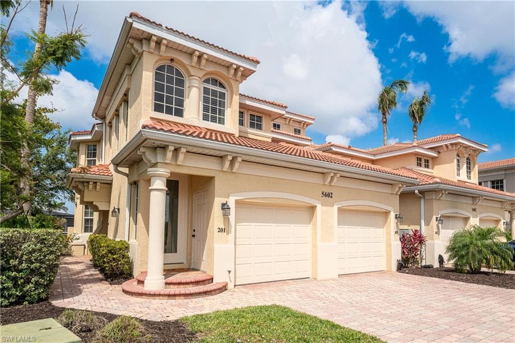 5602 Cape Harbour DR 101 CAPE CORAL, FL 33914