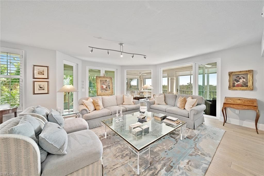 2661 Wulfert RD 5 SANIBEL, FL 33957