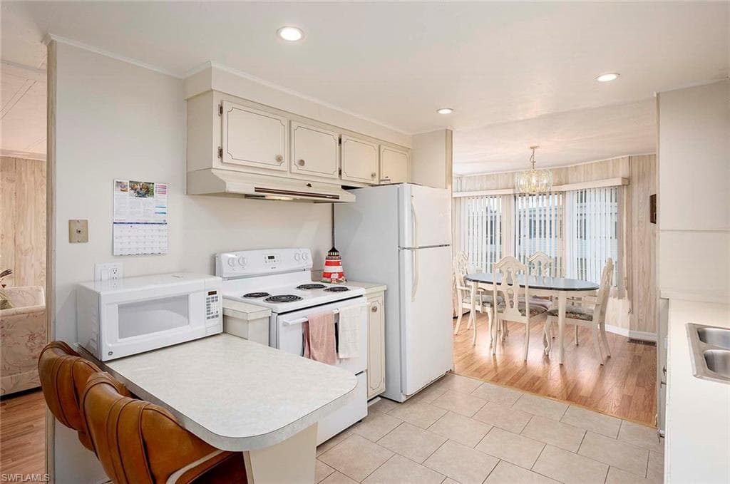 41 Poinsettia DR FORT MYERS, FL 33905