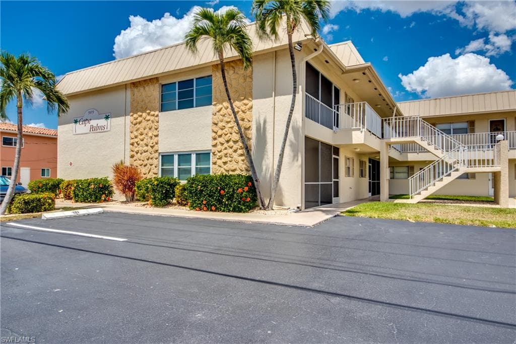 909 SE 46th LN 203 CAPE CORAL, FL 33904