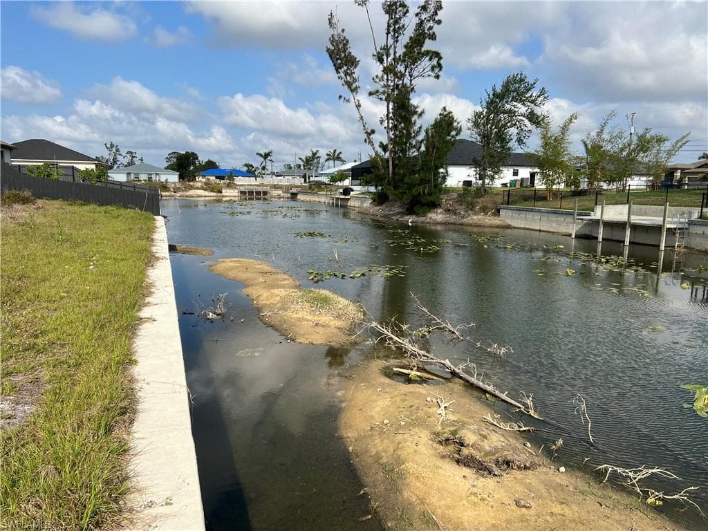 633 SW 13th ST CAPE CORAL, FL 33991