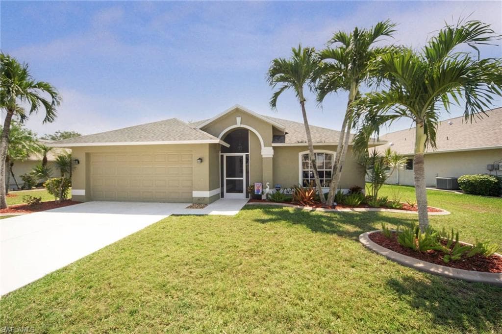 9403 Palm Island CIR NORTH FORT MYERS, FL 33903