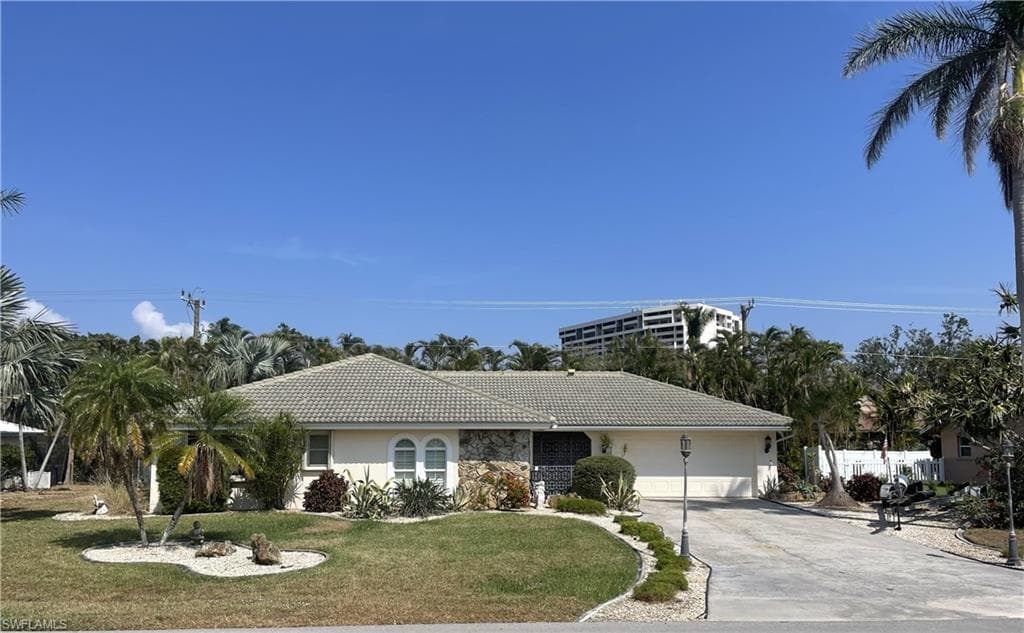 913 N Town And River DR FORT MYERS, FL 33919