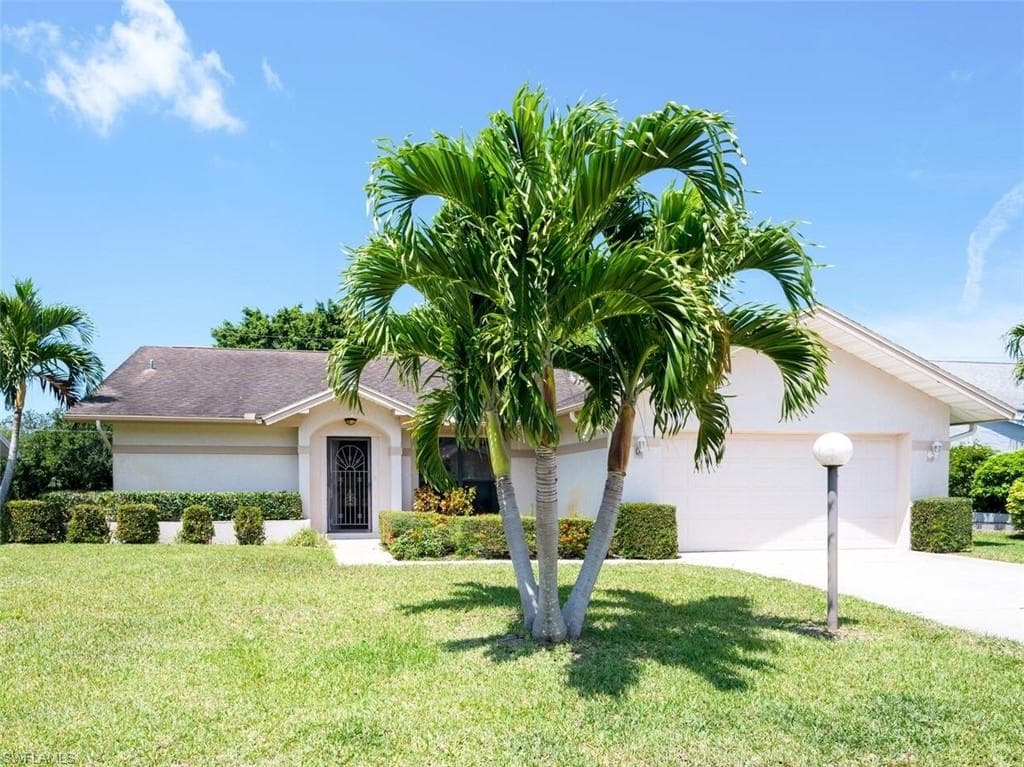 914 Charlemagne BLVD NAPLES, FL 34112
