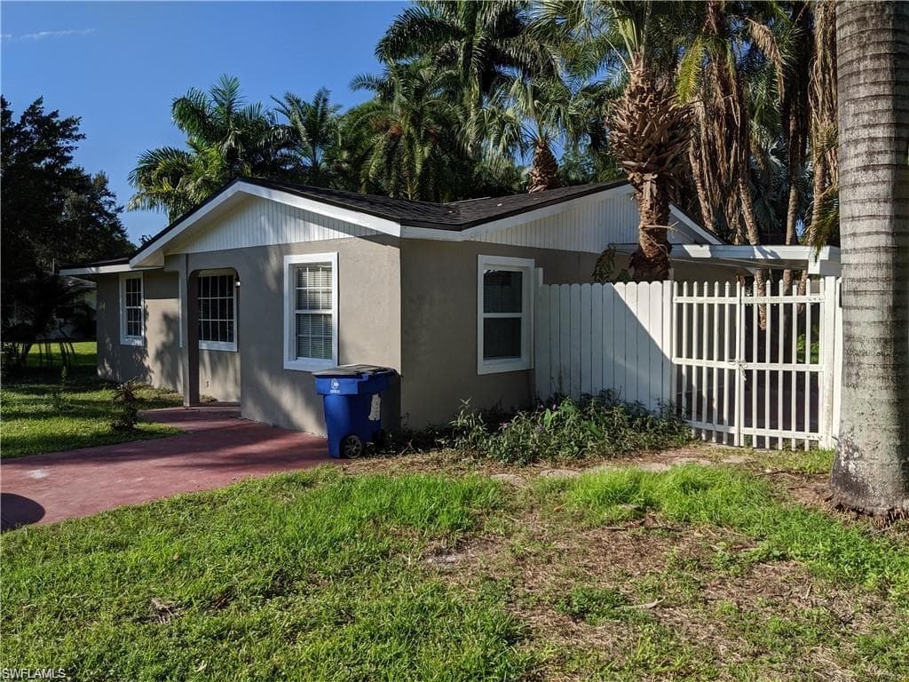 1169 Orange AVE NORTH FORT MYERS, FL 33903