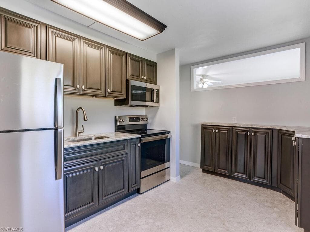 8140 Country RD 104 FORT MYERS, FL 33919