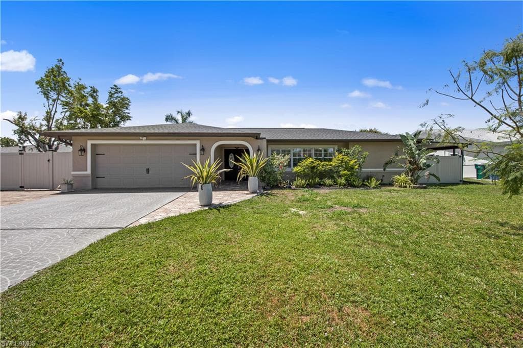 1040 Shaddelee LN E FORT MYERS, FL 33919