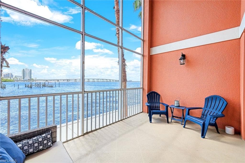 2743 1st ST 102 FORT MYERS, FL 33916
