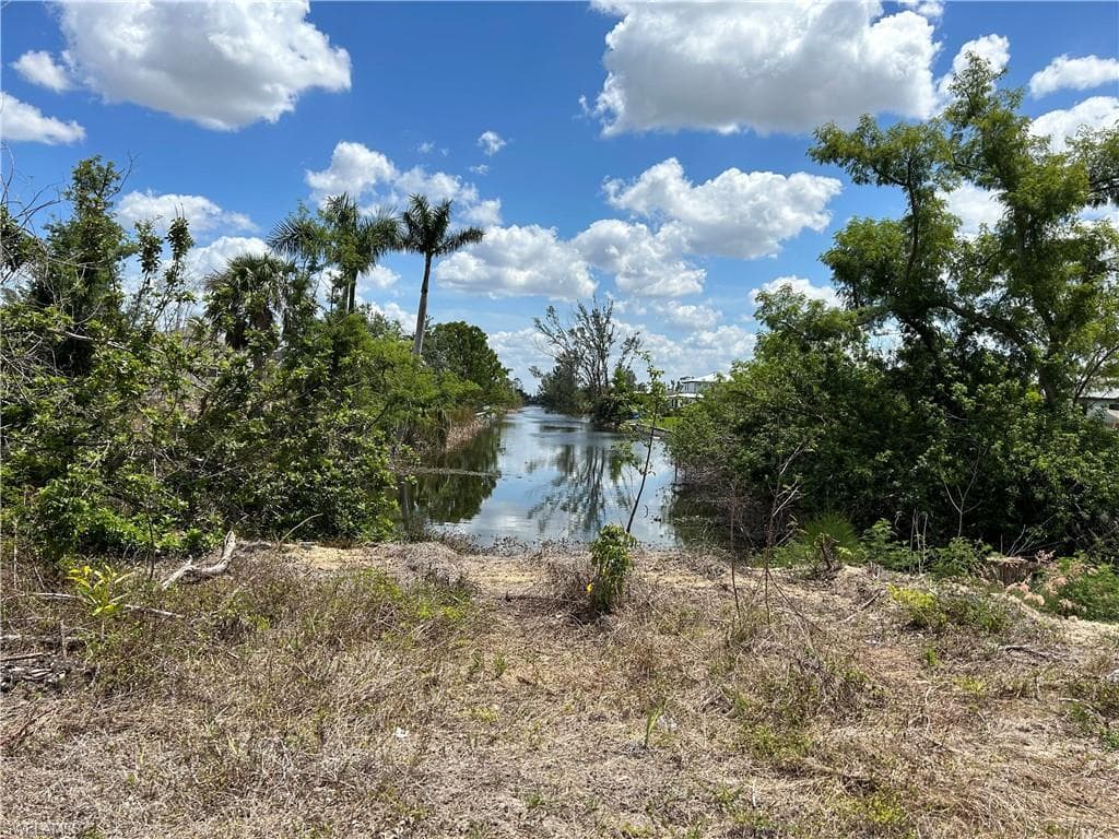 2219 Surfside BLVD CAPE CORAL, FL 33991