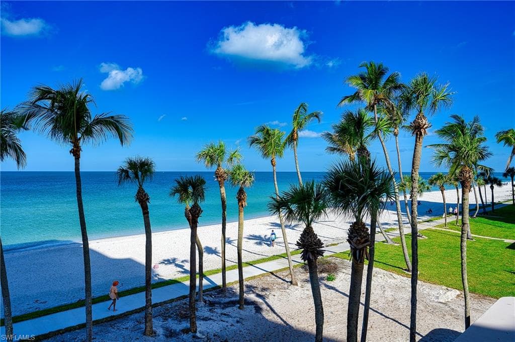 4001 Gulf Shore BLVD N 206 NAPLES, FL 34103